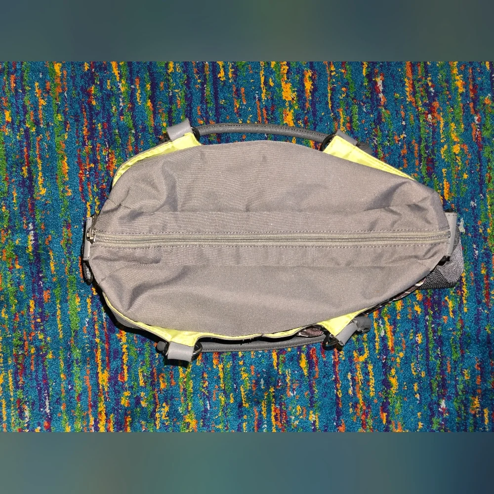 JJ COLE Grey geometric pattern diaper bag w/ changing‎ pad.